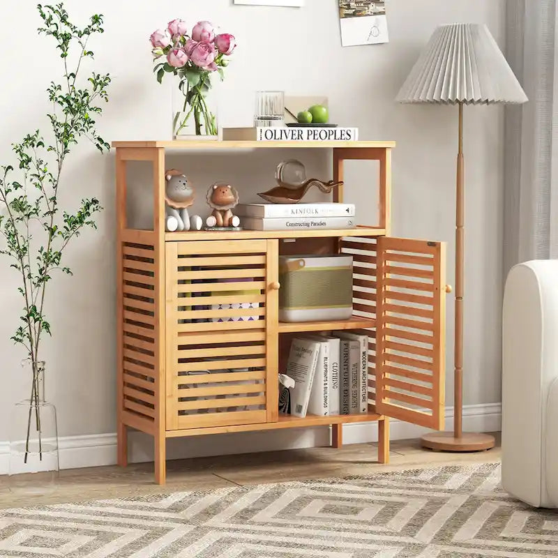 Meuble de rangement au sol en bambou naturel avec portes persiennes et étagère ouverte